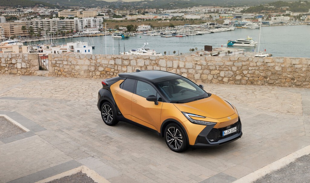 Si no se venden eléctricos, «no presionaremos». Mientras los rivales reculan Toyota se mantiene firme
