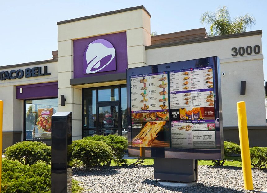 Taco Bell tiene una IA para gestionar sus pedidos de autoservicio: las bromas de pedir 18.000 vasos de agua han hecho replanteárselo